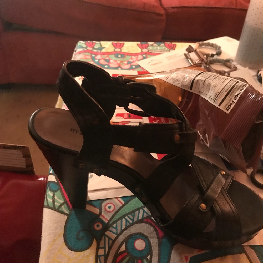 Shoes - Picture 4 of 5